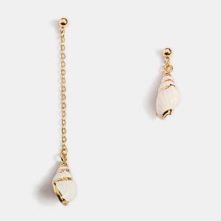 Non-matching Shell Dangle Earring 1 Pair - One Size