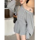Long-sleeve Off-shoulder Distressed Top / Frayed Shorts