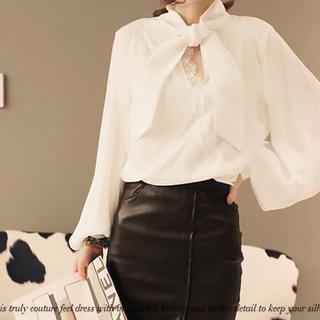 Tie-neck Puff-sleeve Blouse