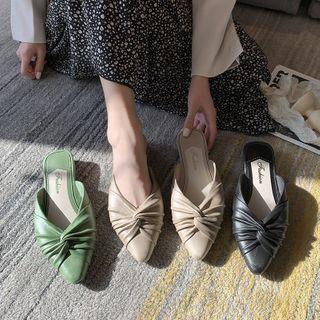 Pointy-toe Twist Flat Mules