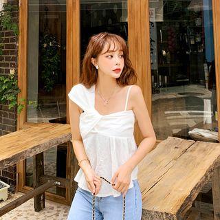 Asymmetric-shoulder Knotted Flare Top