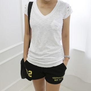 Pocket-front Distressed Lettering T-shirt