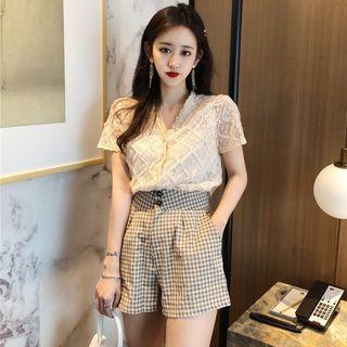 Short-sleeve Lace Buttoned Top / Gingham Wide-leg Shorts