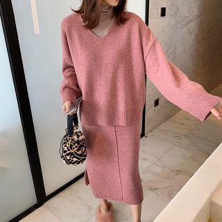 Set: V-neck Sweater + Slit Straight-fit Midi Knit Skirt