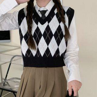 Argyle Cropped Sweater Vest / Long-sleeve Mock-neck T-shirt