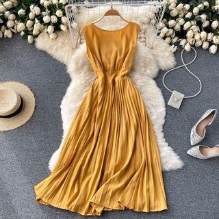 Plain Round-neck Sleeveless Accordion Pleat Dress