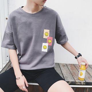 Elbow-sleeve Smile Applique T-shirt