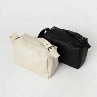Zipped Boxy Shoulder Bag