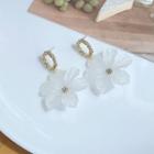 Flower Acrylic Dangle Earring 01 - 1 Pair - White & Gold - One Size