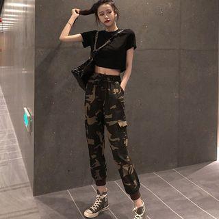 Short-sleeve Plain T-shirt / Camo Cargo Pants