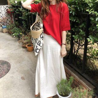 Elbow-sleeve T-shirt / A-line Maxi Skirt
