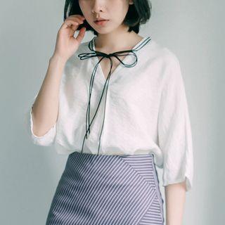 Tie Front V-neck Elbow Sleeve Top