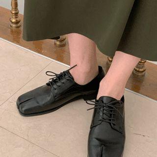 Split-toe Derby Oxfords