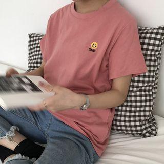 Short-sleeve Smiley Face Embroidery T-shirt