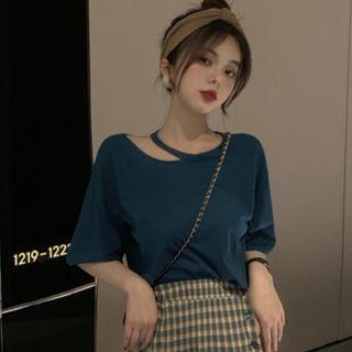 Cold Shoulder Short-sleeve T-shirt / Plaid Midi A-line Skirt