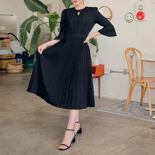 Keyhole Long Accordion-pleat Dress