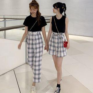 Crew-neck Tank Top / Short-sleeve T-shirt / Plaid Shorts / Cropped Pants
