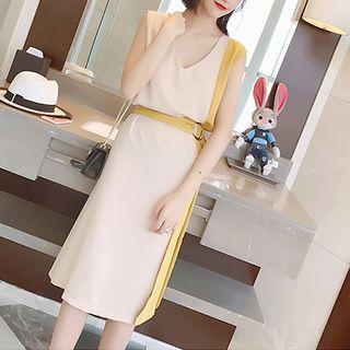 Sleeveless V-neck Two-tone Slit Dress With Belt