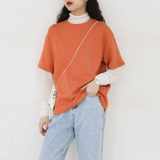 Set: Short-sleeve Plain T-shirt + Long-sleeve Mock-neck Top