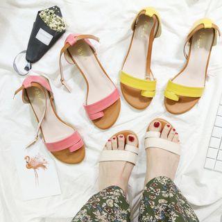 Chunky Heel Toe Loop Sandals