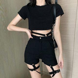 Short-sleeve Cropped T-shirt / Hot Pants / Faux Leather Belt / Set