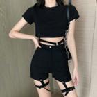 Short-sleeve Cropped T-shirt / Hot Pants / Faux Leather Belt / Set