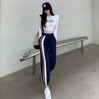 Lettering Crop T-shirt / Striped Jogger Pants