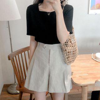 Square-neck Short-sleeve Blouse / Shorts