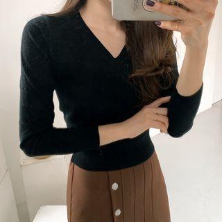 Lightweight Slim-fit V-neck Knit Top