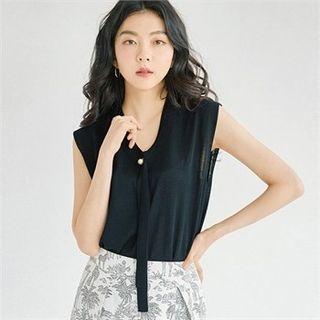 Sleeveless Fuax-pearl Trim Top