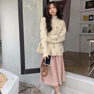 Floral Cardigan / Plain Midi A-line Skirt