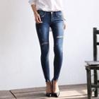 Fray-hem Distressed Skinny Jeans