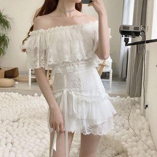 Short-sleeve Off Shoulder Lace Top / Mini Skirt