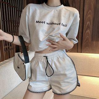 Short-sleeve Lettering T-shirt / Denim Sweatshorts
