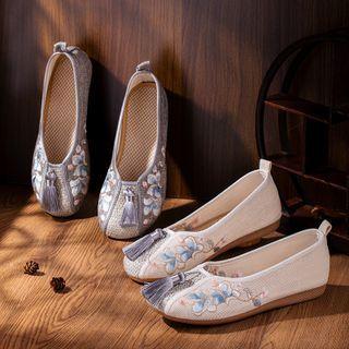 Tassel Embroidered Hanfu Flats