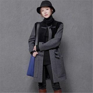 Mock-neck Contrast-panel Buckled Coat Black - One Size
