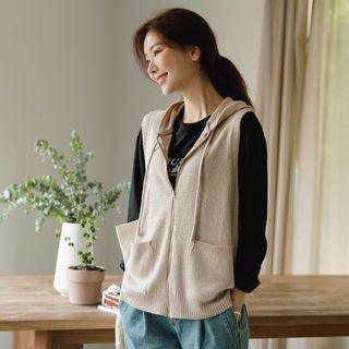 Sleeveless Zip-up Knit Hoodie