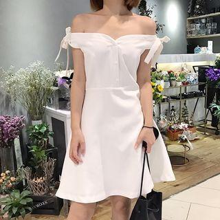 Buttoned Off-shoulder Short-sleeve A-line Dress