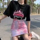 Short-sleeve Print T-shirt / Pencil Skirt
