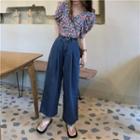 V-neck Puff-sleeve Floral Top / Wide-leg Jeans