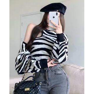 Cropped Halter Top / Loose-fit Cape Top