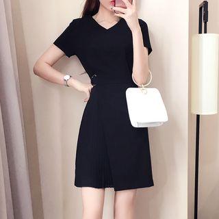 Short-sleeve V-neck Pleated Panel Mini A-line Dress