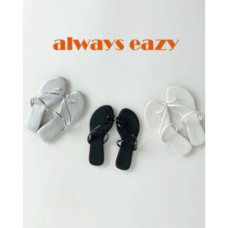 Toe-loop Strappy Flip-flops