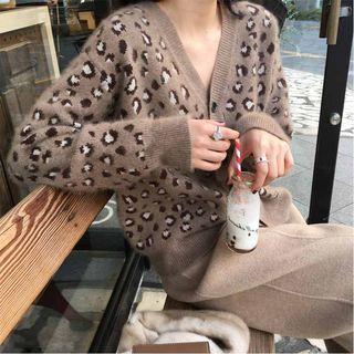 V-neck Leopard Pattern Cardigan / Crew-neck Sweater