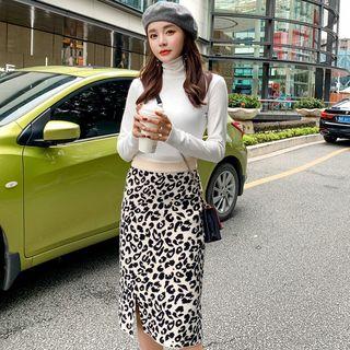 Long-sleeve Turtleneck T-shirt / Leopard Print Midi Knit Skirt / Set