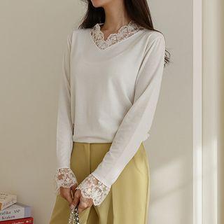 Lace-trim Napped T-shirt In 2 Neck Designs