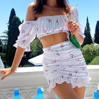 Set: Short-sleeve Floral Print Cropped Blouse + Mini Skirt