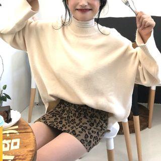 Mock Neck Knit Top / Leopard Printed Skirt