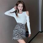 Cold-shoulder T-shirt / Asymmetric Zebra Print A-line Skirt