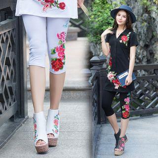 Embroidered Capri Leggings